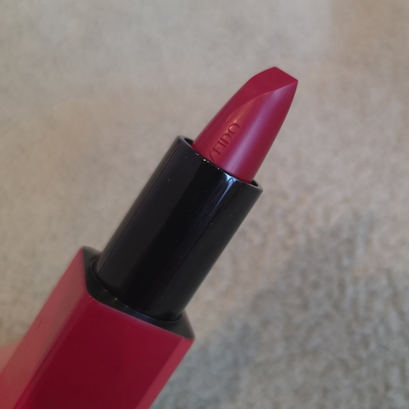 Shiseido Red Lipstick - Picture 3 of 4